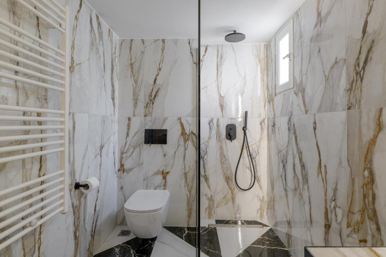 Meno Suite With Private Terrace - Jaccuzzi, Acropolis View Atenas Exterior foto