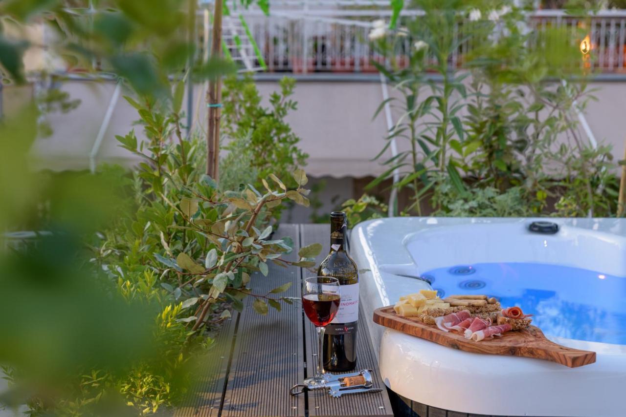 Meno Suite With Private Terrace - Jaccuzzi, Acropolis View Atenas Exterior foto